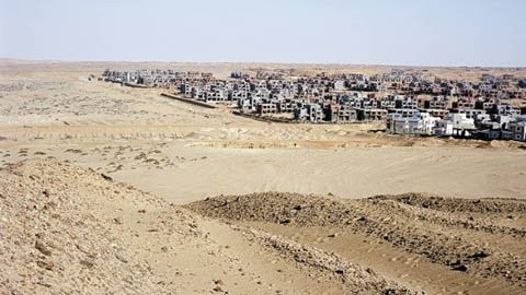 Những khu nhà ở mới được xây dựng trong khu sa mạc cằn cỗi